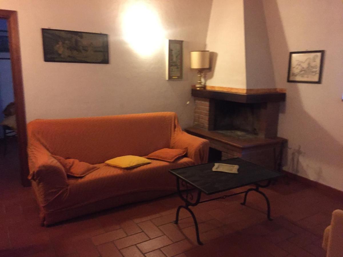 Agriturismo Le Colline 蒙泰斯库达伊奥 外观 照片