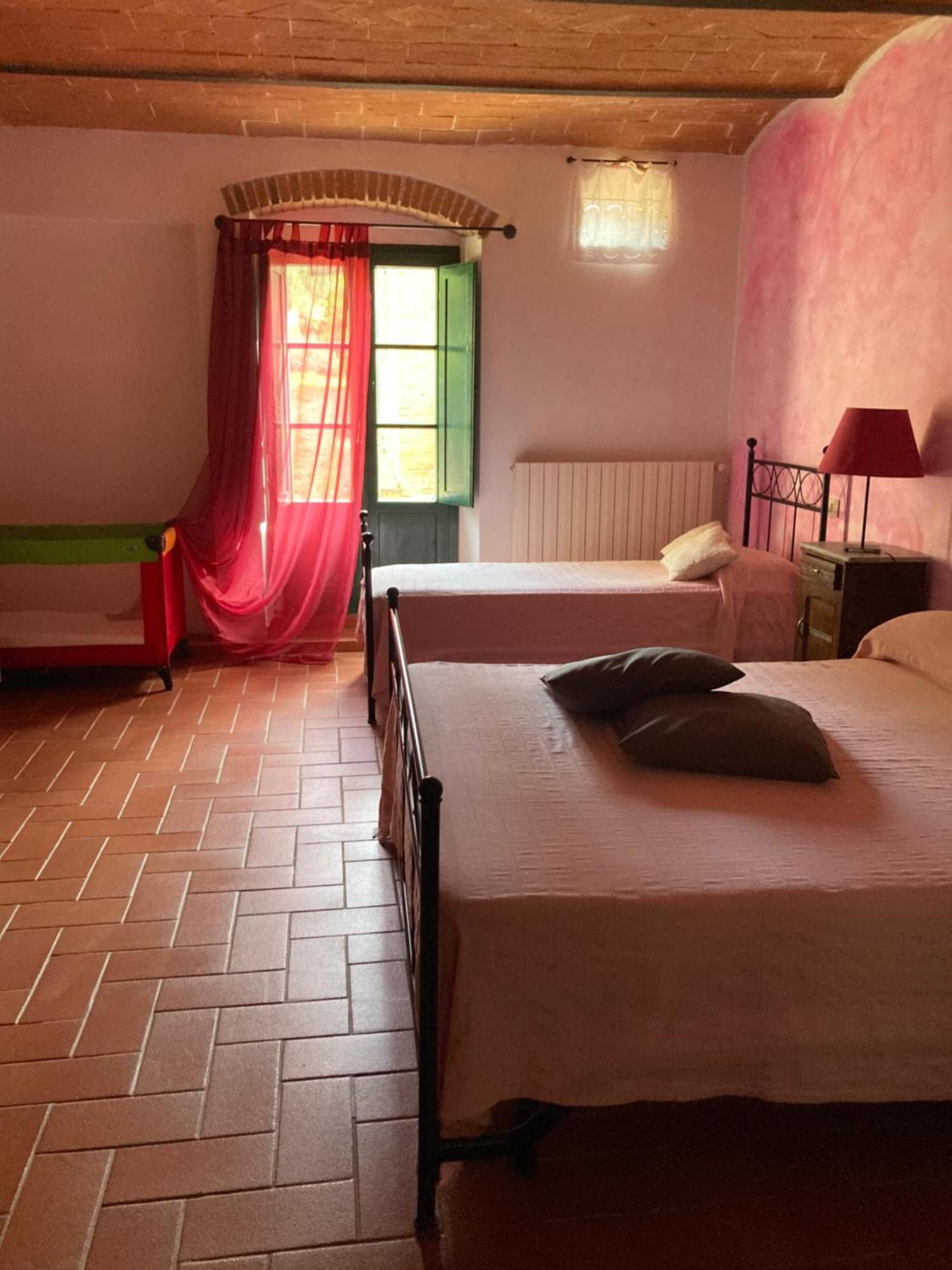 Agriturismo Le Colline 蒙泰斯库达伊奥 外观 照片
