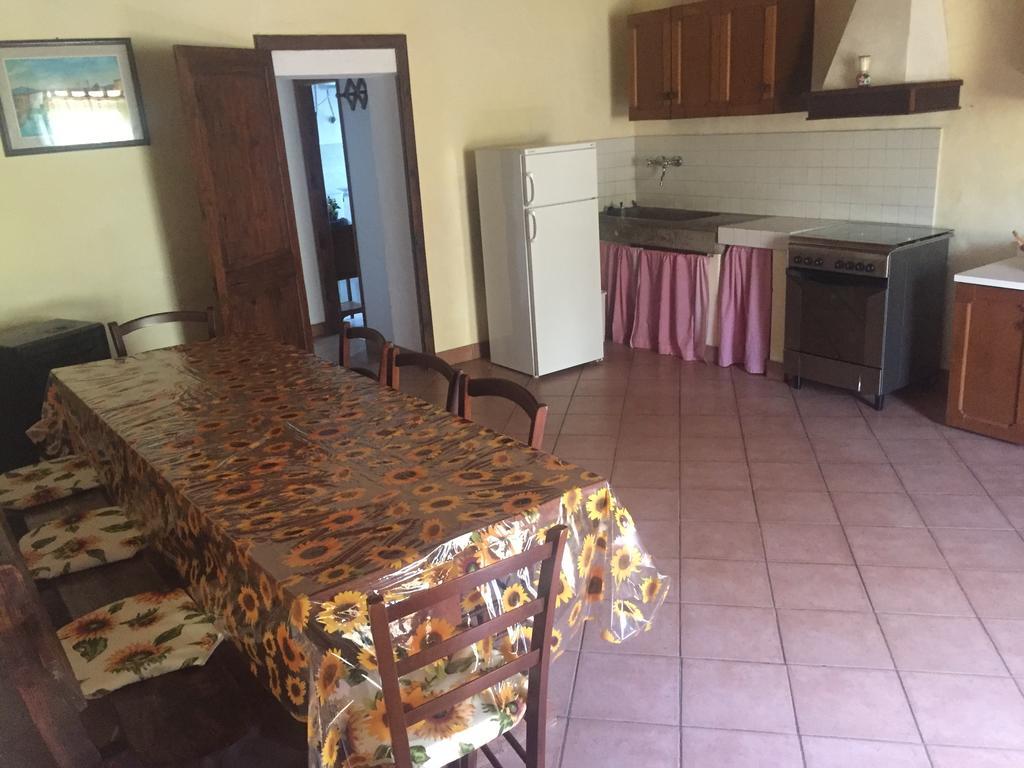 Agriturismo Le Colline 蒙泰斯库达伊奥 外观 照片